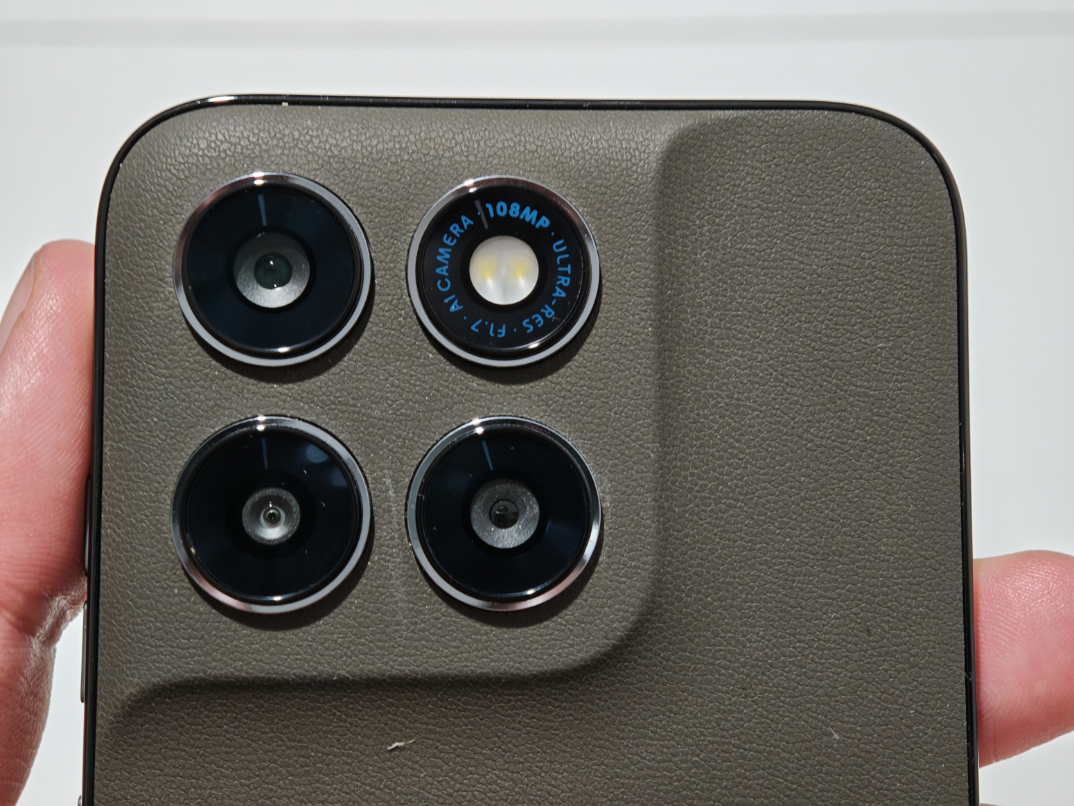 Motorola Moto G77: Sveobuhvatan telefon uz koji dobijate i poklon