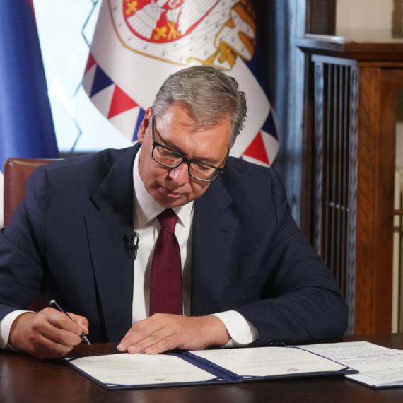 Raspisani vanredni parlamentarni izbori za 25. oktobar