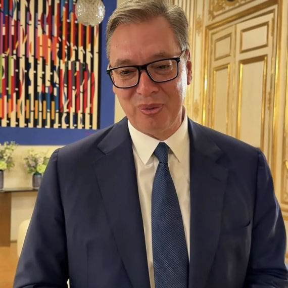 Ekskluziva iz Jelisejske palate; Vučić nakon svečane večere: Srećan sam što imam prijatelja kao što je Makron