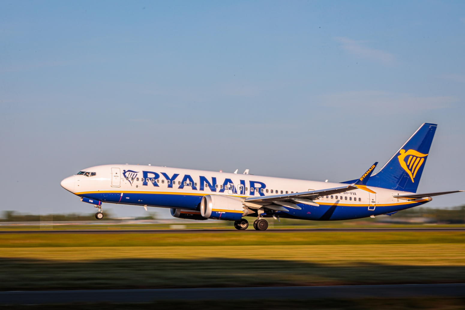 Rajaner se povlači sa još jednog aerodroma; 400.000 putnika ostaje bez letova