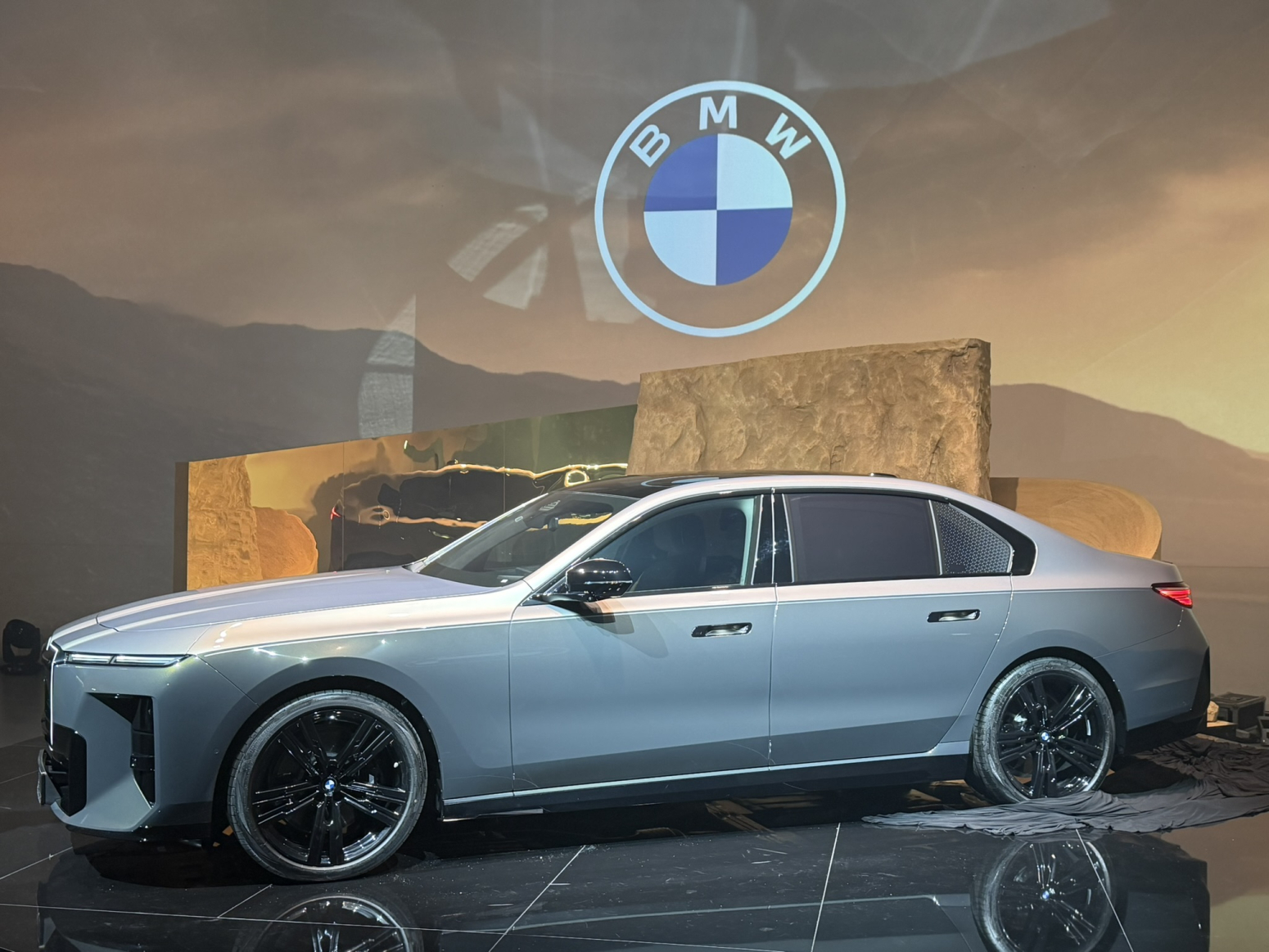 Stigli su: Premijerno predstavljene nove generacije BMW X5 i Serije 7! FOTO