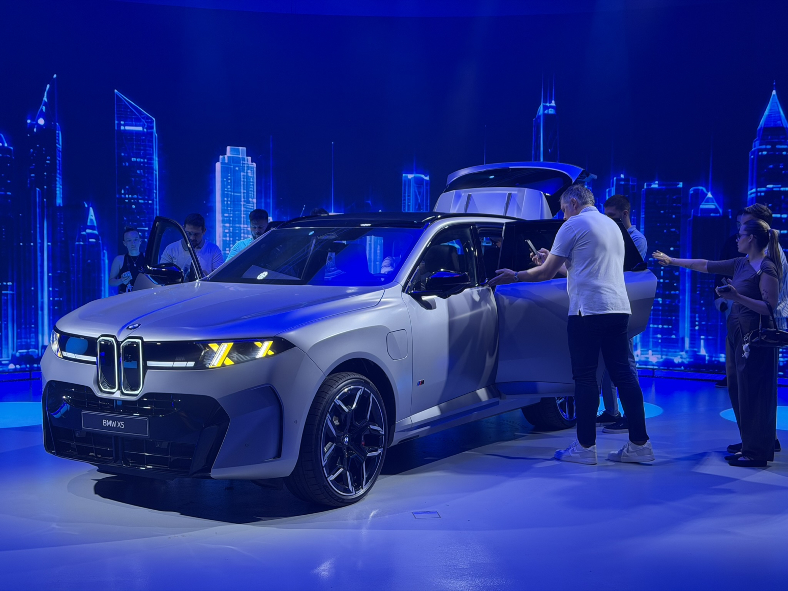 Stigli su: Premijerno predstavljene nove generacije BMW X5 i Serije 7! FOTO