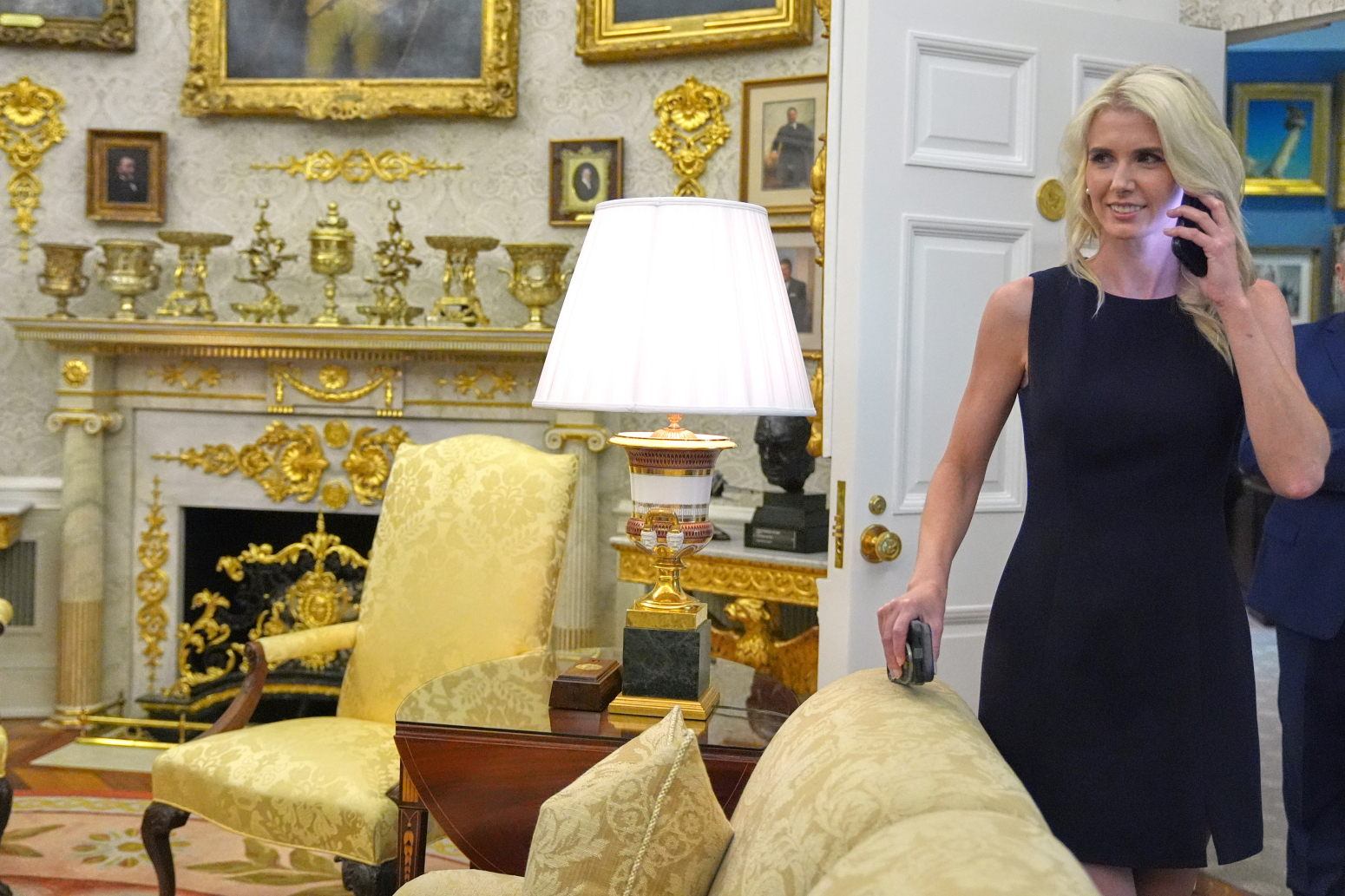 Konačno se zna šta Melanija misli o Trampovoj saradnici