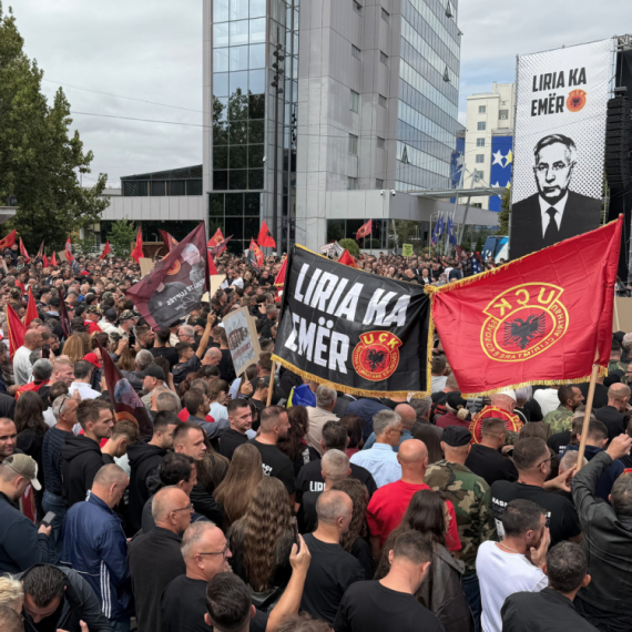 Ogroman skandal u Prištini: Skup podrške vođama terorističke OVK – traže oslobađanje i prete Hagu?!