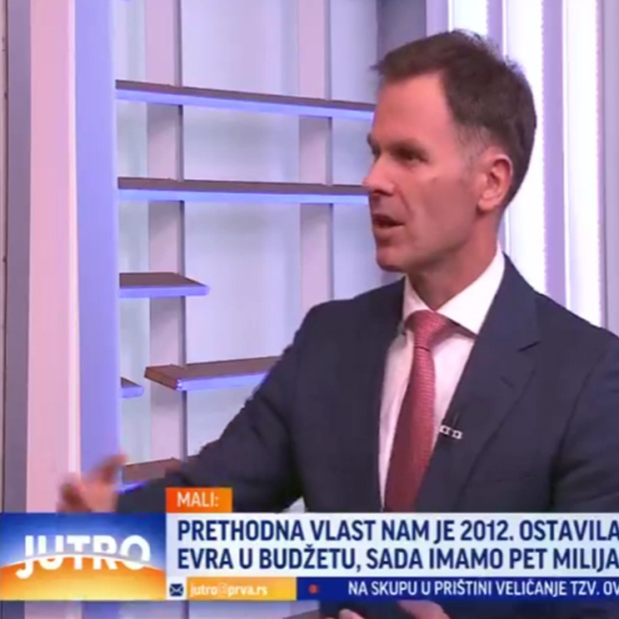 Mali: "Sutra je veoma važan dan"; "Od 1. decembra povećanje plata 8 odsto, povećanje penzija 7,5 odsto"