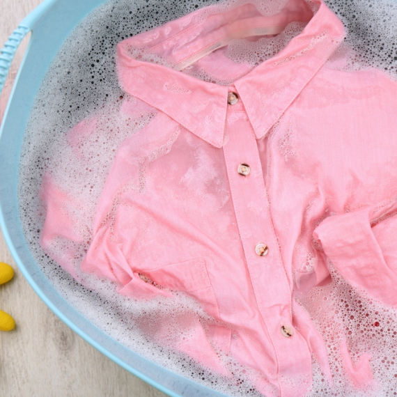 Odeća vam se skupila tokom pranja? Ovaj super trik će vam je vratiti u prvobitnu veličinu