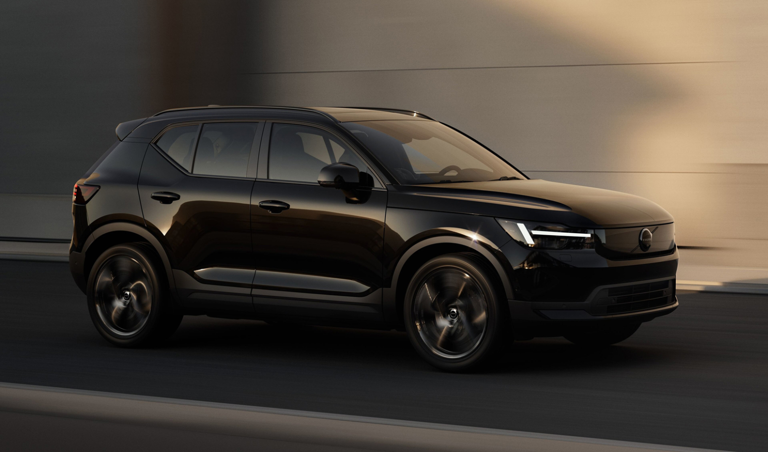 Volvo osvežio EX40: Do 576 km dometa, snažniji pogon i mnogo više tehnologije