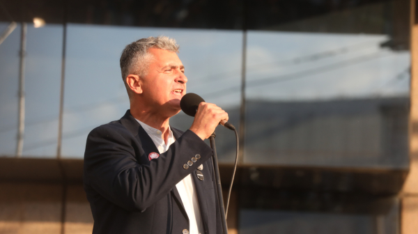 Sve maske pale: Dinko Gruhonjić javno stao uz Iliju Srdanovića, evo šta ih povezuje