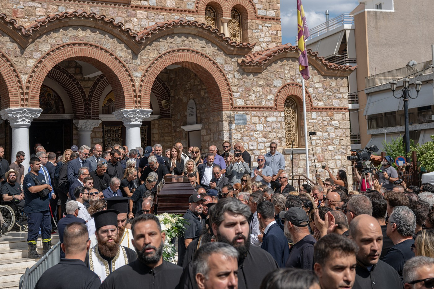 Skandal trese Grčku : Pevač preminuo tokom tretmana podmlađivanja? FOTO