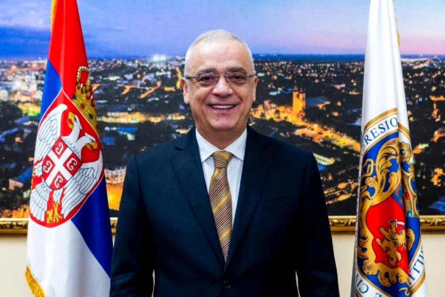 Vijore se srpske zastave u Subotici: Naša trobojka nas vekovima okuplja i spaja