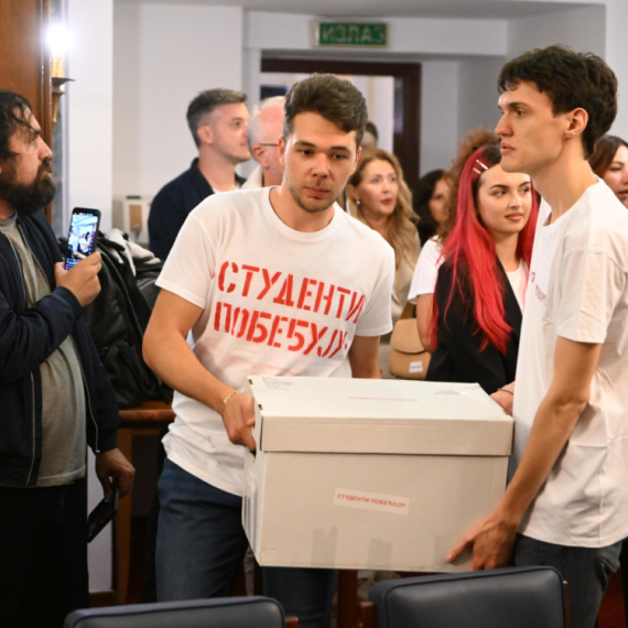 Kandidatkinja "Studentske liste" obrukala se na RTS-u: "Slika ima, tona nema"