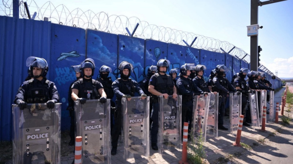 New unrest brewing in Pristina; "Today we're bringing stones and bricks"