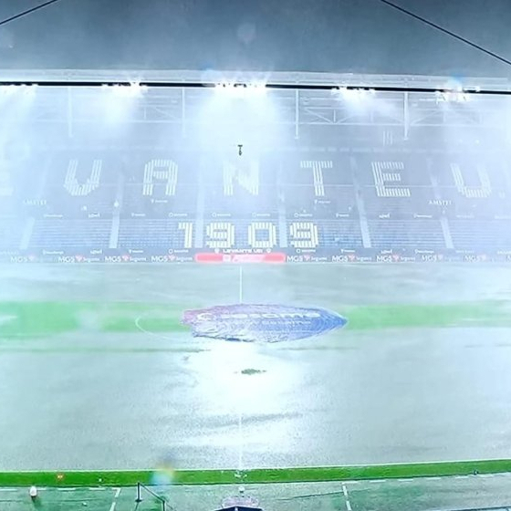 Haos u Valensiji – odložena utakmica FOTO/VIDEO