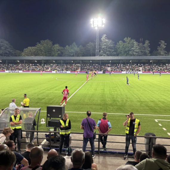 Zvezda protiv Železničara – počela je utakmica