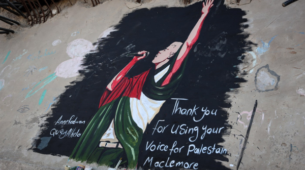 Nakon što je izbačen sa Širanove turneje, Maklmor najavio "Slobodnu Palestinu"