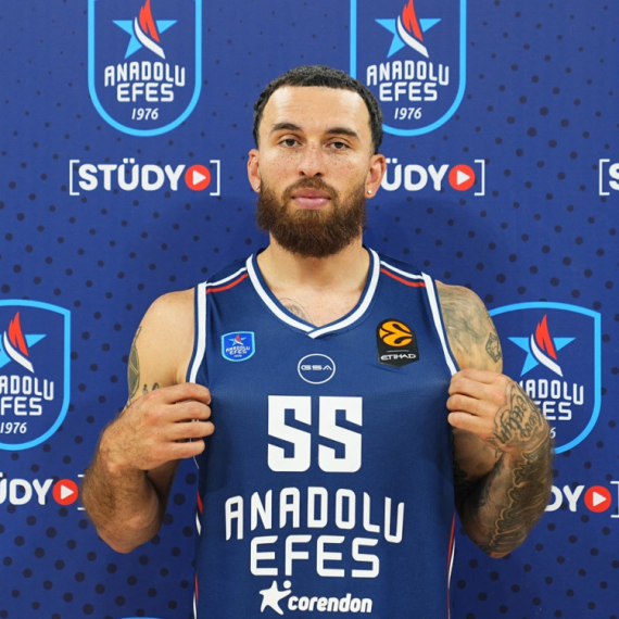 Džejms potpisao za Barselonu, pa otišao u Efes: "Situacija se raspala..."
