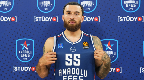 Džejms potpisao za Barselonu, pa otišao u Efes: "Situacija se raspala..."
