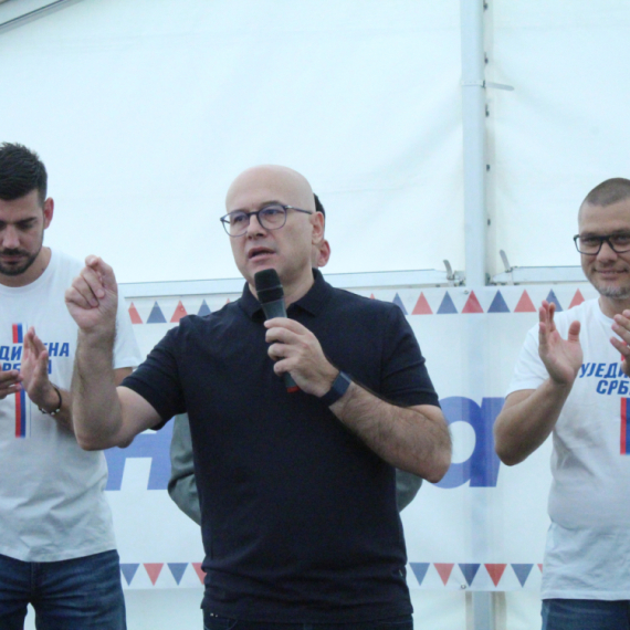 Vučević u Šumadijskom okrugu: "Podrška države mora da stigne do ljudi koji rade i ulažu"