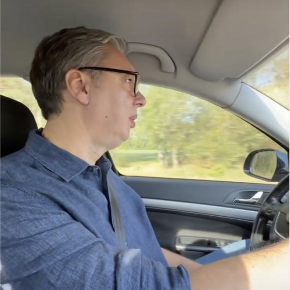 "Prvi put 'sam svoj majstor'"; Vučić krenuo put Velike Plane VIDEO