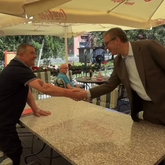 Od reči do asfalta: Kako je susret sa Vučićem doneo novi put u selo Radmila Mišovića VIDEO