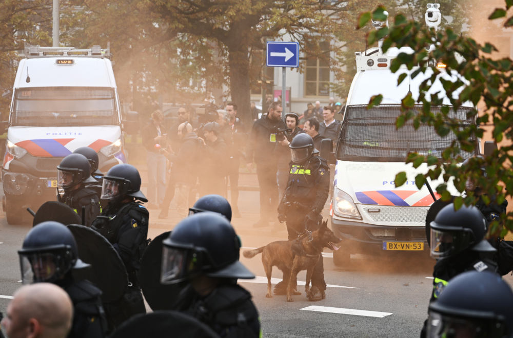 Haos u Hagu: Izbili neredi, proglašeno vanredno stanje FOTO/VIDEO
