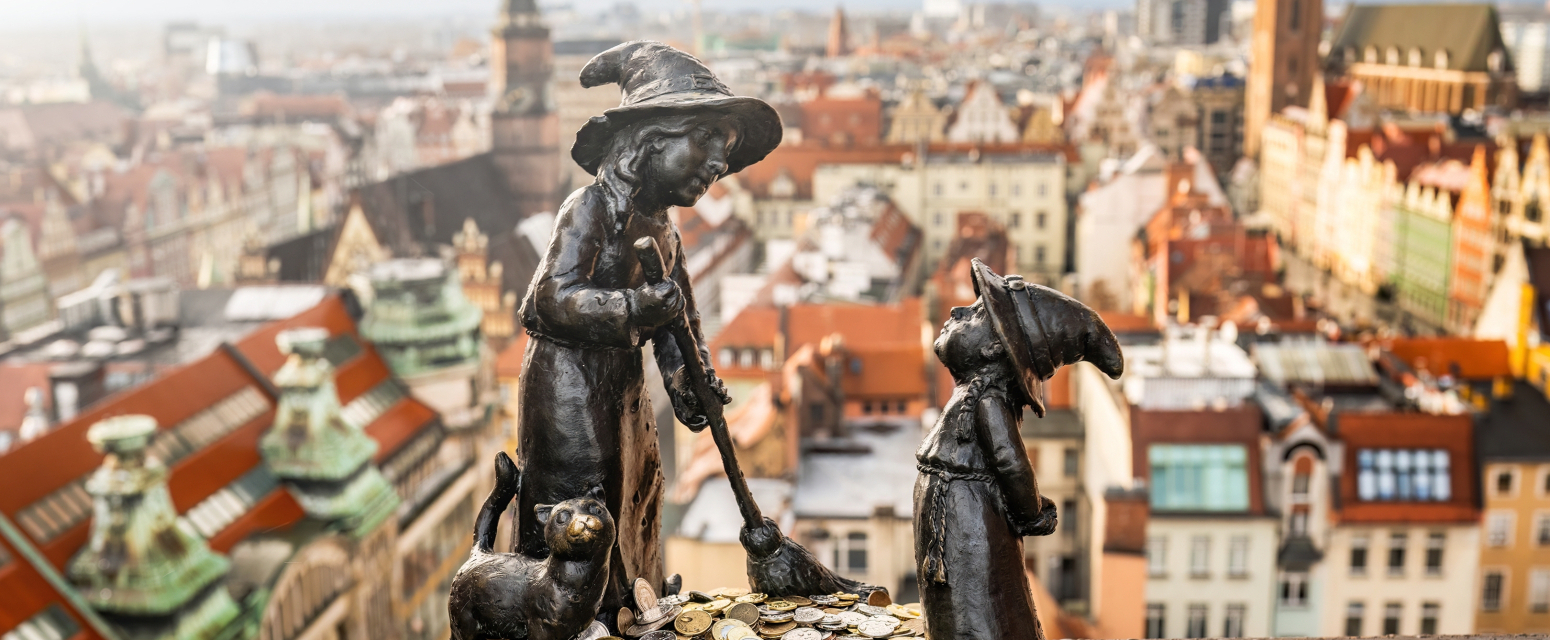 Neobična turistička atrakcija osvaja Evropu: Ljudi dolaze u grad da traže patuljke FOTO