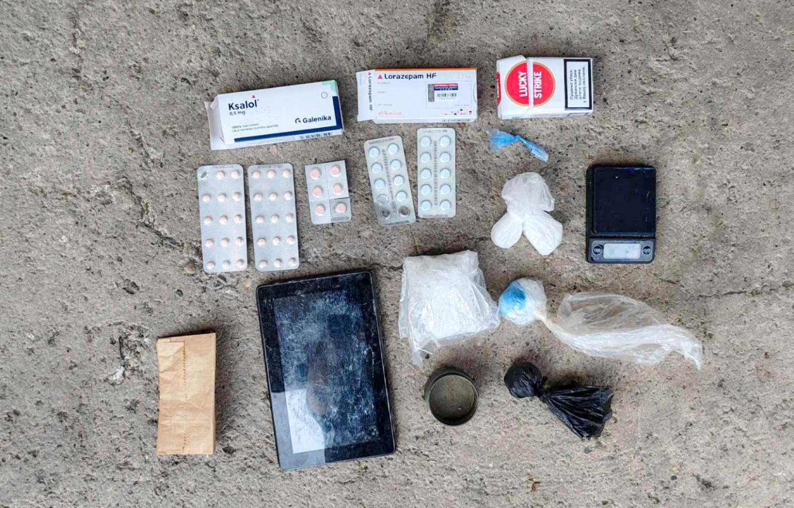 U Jagodini zaplenjeno 137 grama amfetamina, LSD sličice i 52 tablete