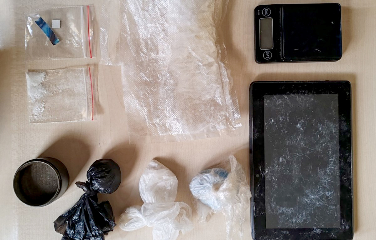 U Jagodini zaplenjeno 137 grama amfetamina, LSD sličice i 52 tablete