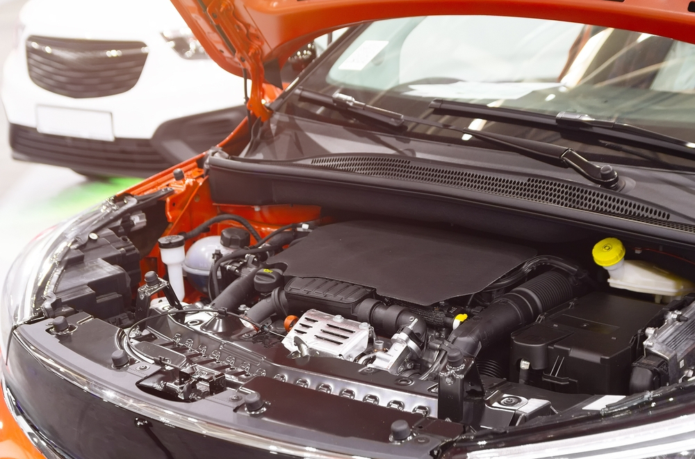 Čemu služi poklopac na motoru automobila?