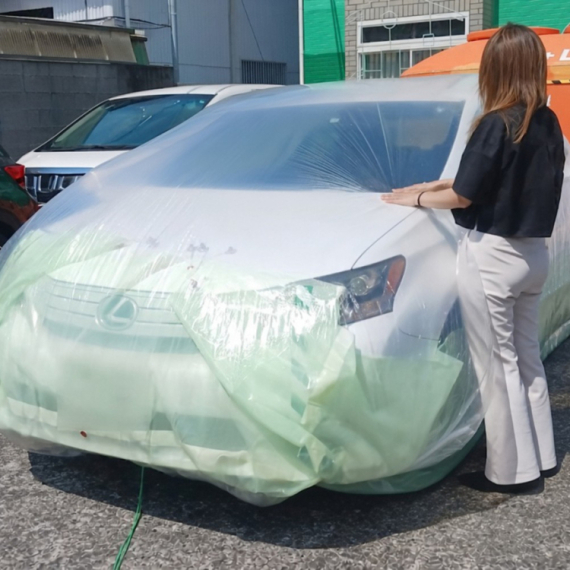 Uz pomoć ove cerade, automobili plutaju tokom poplava FOTO