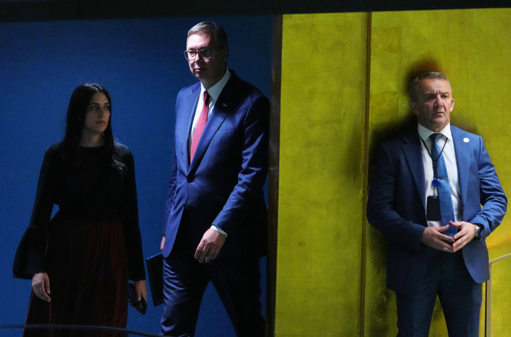 Vučić poslao poruku iz Njujorka: Stvarno mislite da vas se neko plaši?; Da nam pevate Za dom spremni?