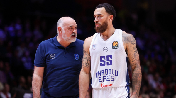 Efes u strahu zbog Majka Džejmsa