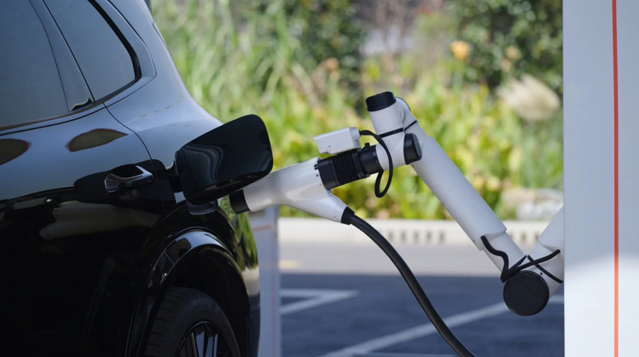 Geely predstavio punjač od 2.250 kW koji može da napuni bateriju za nekoliko minuta FOTO