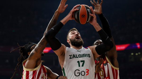 Zvezda izjednačila – Valančunas krvari!