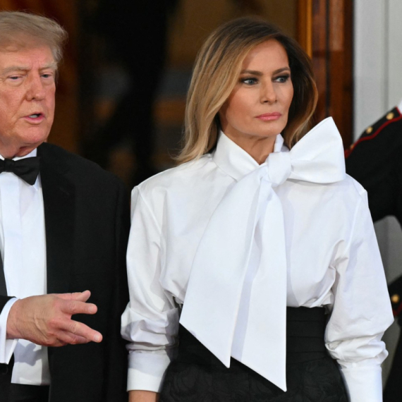 Svi misle da je košulja zvezda Melanijinog stajlinga, a zapravo su pantalone toliko moćne FOTO