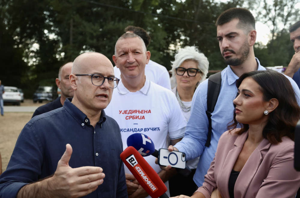 Vučević se oglasio nakon napada sekirom na aktiviste SNS u Kuli: Krvave ruke jesu vaš simbol VIDEO