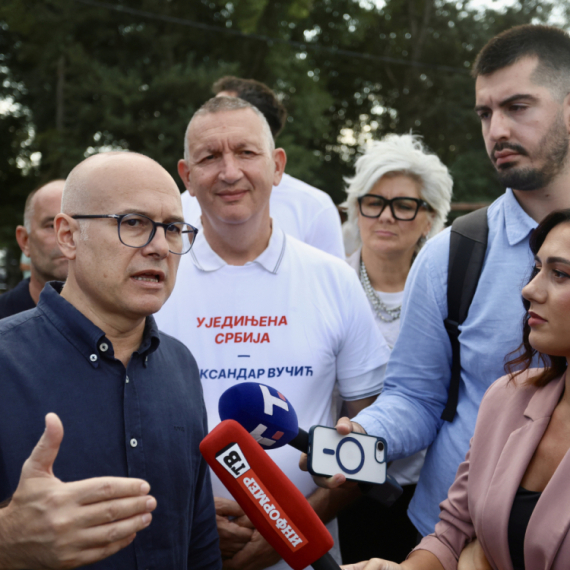 Vučević se oglasio nakon napada sekirom na aktiviste SNS u Kuli: "Krvave ruke jesu vaš simbol" VIDEO
