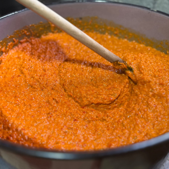 Koja je tajna savršenog domaćeg ajvara? Gordana iz Mrčajevaca je otkrila svoj recept FOTO