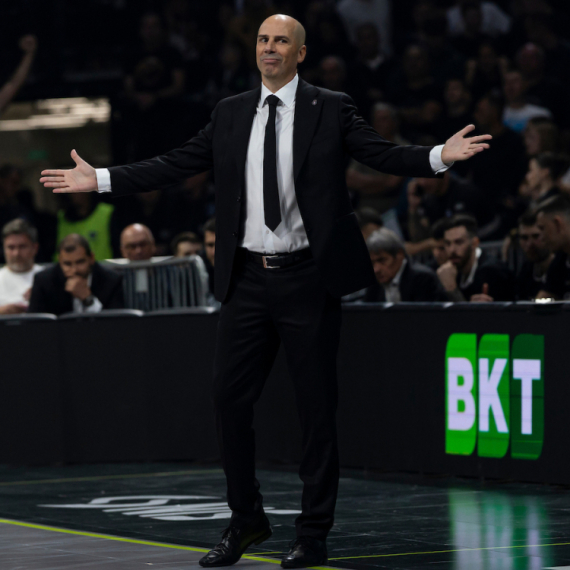 Partizan vodi!