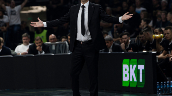 Partizan vodi!