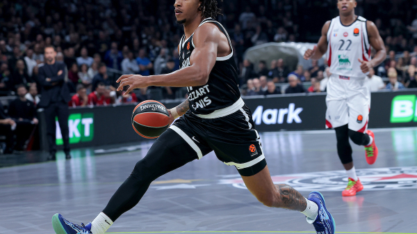 Partizan vodi!