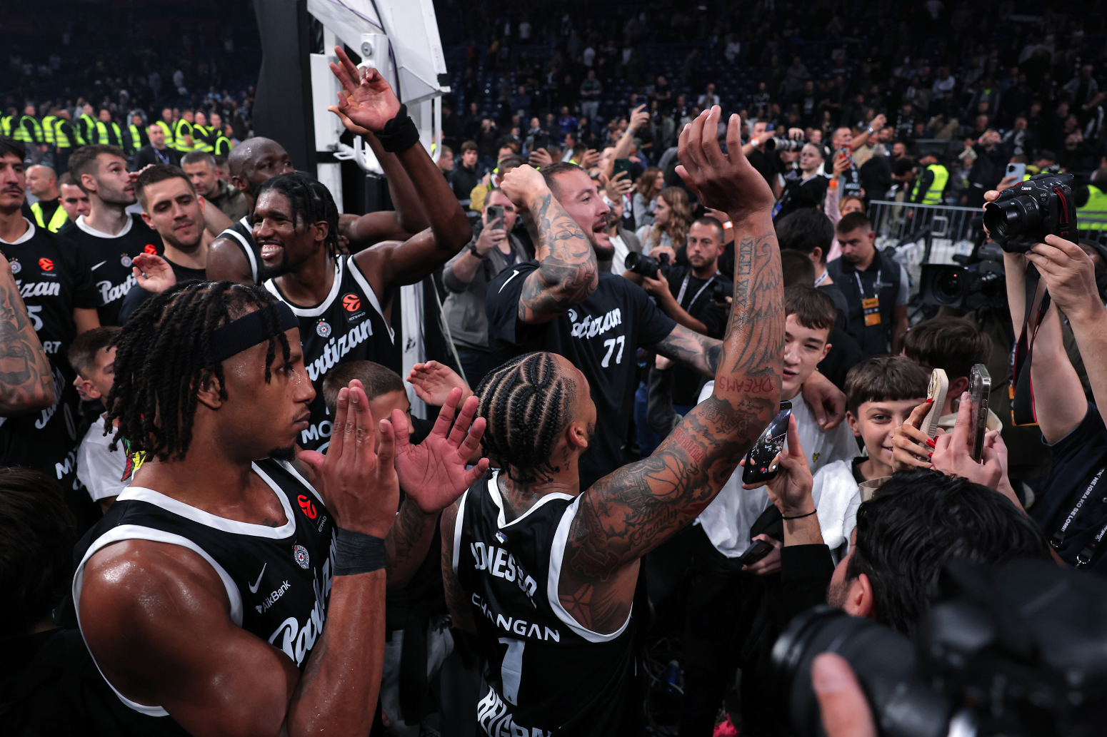 Bonjour, Paris – stiže Partizan