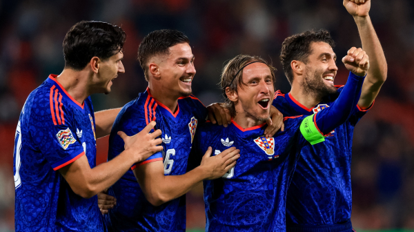 Hrvati preživeli Prag – Pašalić "ugurao" loptu za pobedu VIDEO