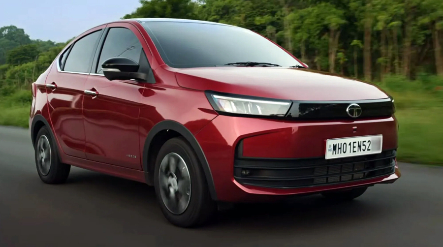 Indijski test izdržljivosti: Zatrpali nov automobil sa 20 tona šuta FOTO/VIDEO