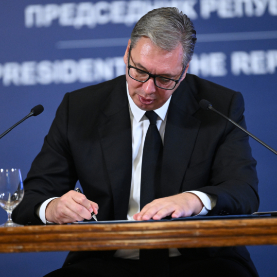 Aleksandar Vučić podneo ostavku