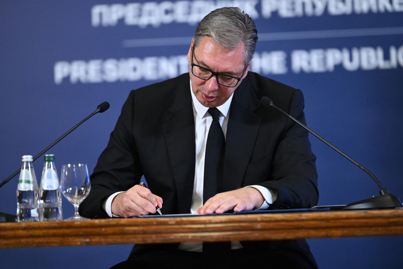 Aleksandar Vučić je podneo ostavku