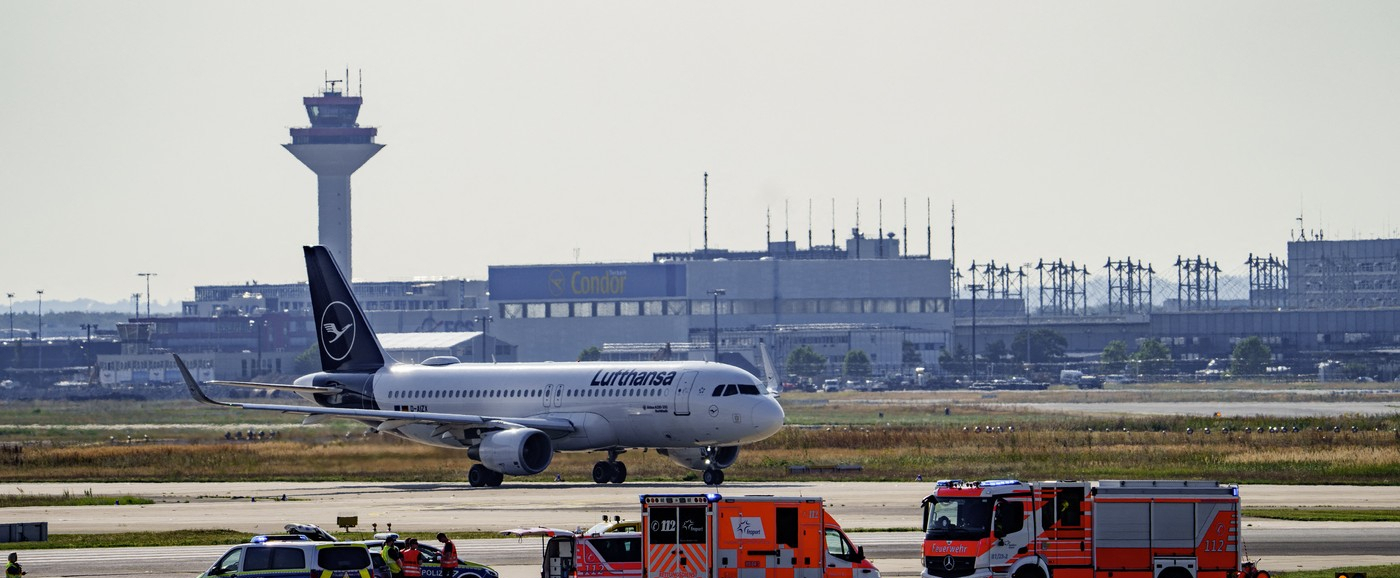Avion sa 198 putnika prinudno sleteo: Zapalila se prenosiva baterija VIDEO