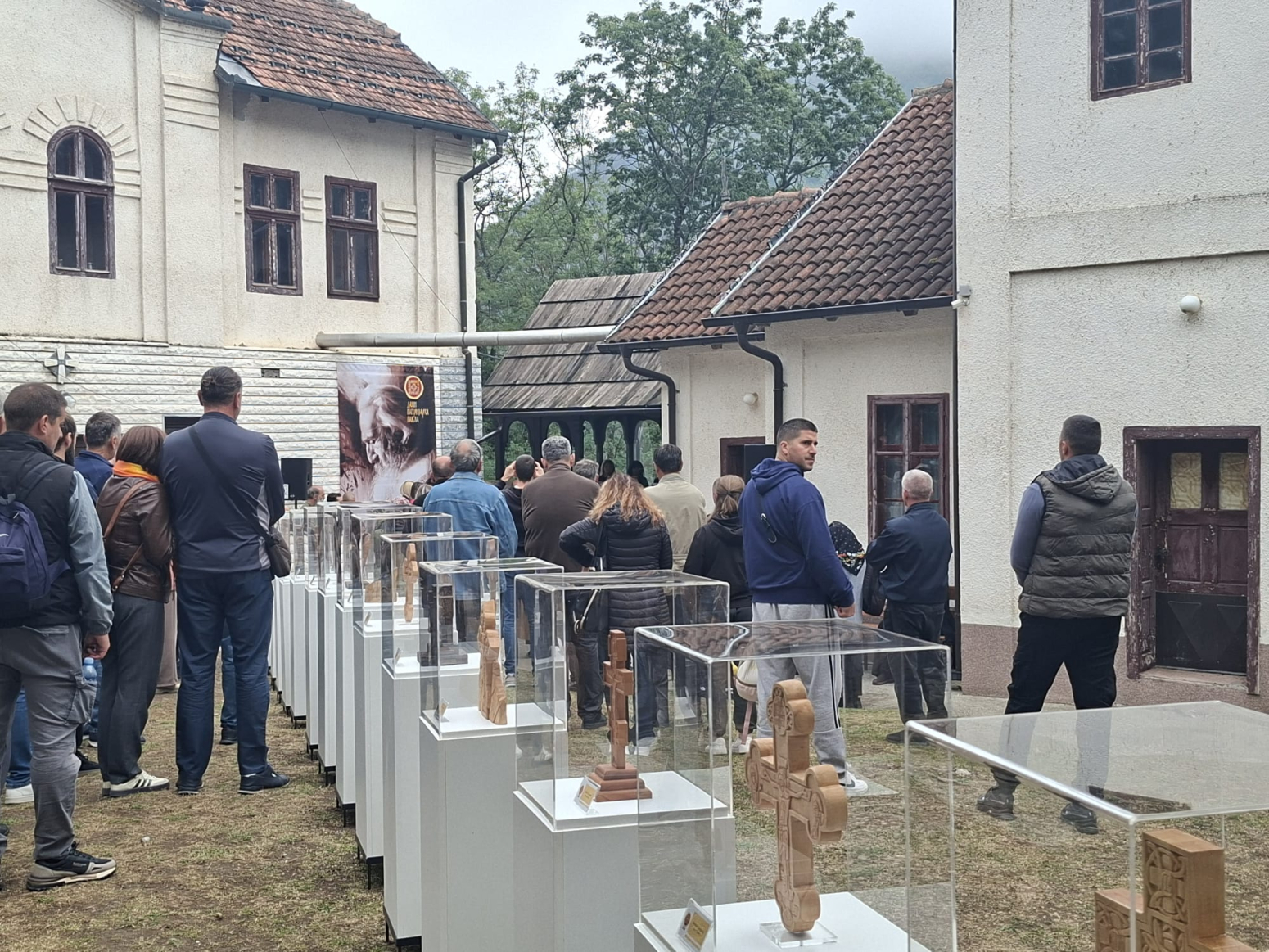 Rezbario sam ga sedam dana od trešnjinog drveta; Milenkov krst izabran za najlepši rad FOTO