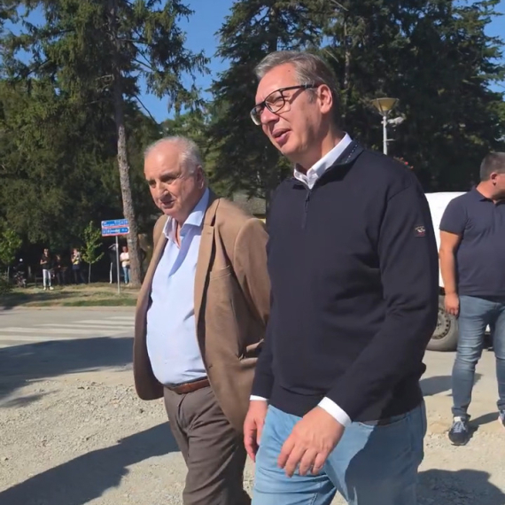Vučić: Završavamo puteve ka Golupcu i veliki broj seoskih saobraćajnica VIDEO