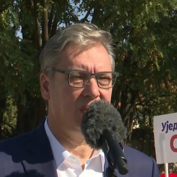 Vučić posetio Boljevac; Sačekao ga veliki broj građana: "Hvala vam na veličanstvenom dočeku"